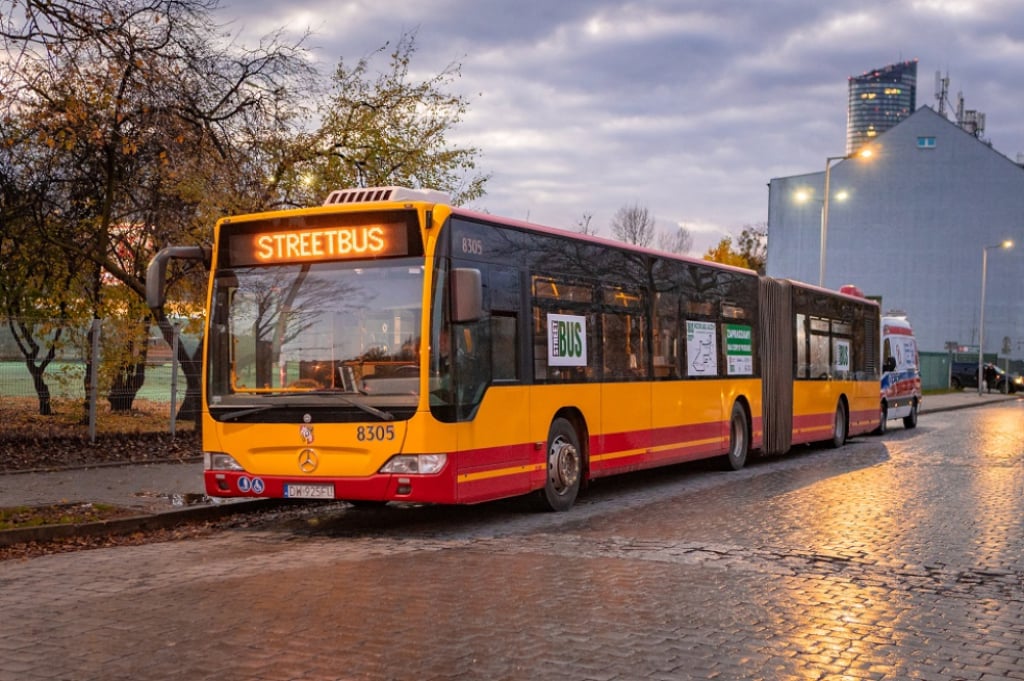 Streetbus ponownie na ulicach Wrocławia. W tym roku towarzyszy mu inny pojazd - Streetbus ponownie wyjechał na ulice Wrocławia.