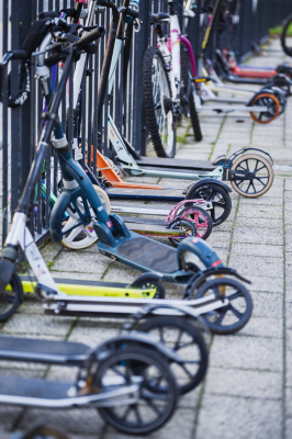 Na lekcje rowerem, hulajnogą lub piechotą. Wrocław nagrodził mobilnie aktywne szkoły - 1