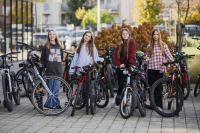 Na lekcje rowerem, hulajnogą lub piechotą. Wrocław nagrodził mobilnie aktywne szkoły