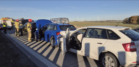 Trzy samochody zderzyły się na autostradzie A4. Są spore utrudnienia dla kierowców - 0