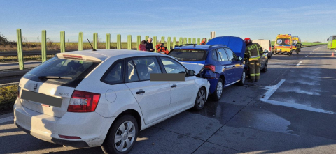 Trzy samochody zderzyły się na autostradzie A4. Są spore utrudnienia dla kierowców - 2
