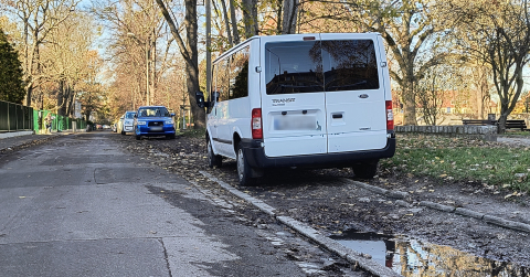Mieszkańcy Sępolna tracą cierpliwość. Mandaty za parkowanie na chodnikach sypią się coraz częściej - 0