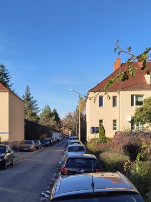 Mieszkańcy Sępolna tracą cierpliwość. Mandaty za parkowanie na chodnikach sypią się coraz częściej - 1