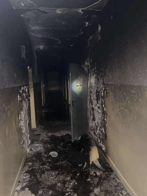 Pożar w bloku w Polkowicach. Gęsty dym odciął drogę ucieczki mieszkańcom [ZDJĘCIA] - 3