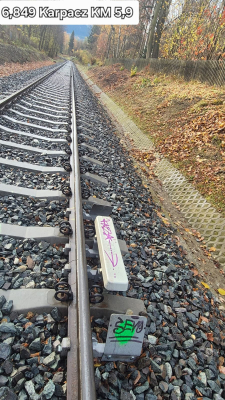 Zdewastowana linia kolejowa Jelenia Góra-Karpacz. Straty wyceniono na 50 tys. złotych - 3