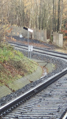 Zdewastowana linia kolejowa Jelenia Góra-Karpacz. Straty wyceniono na 50 tys. złotych - 4