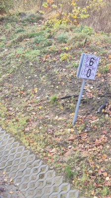 Zdewastowana linia kolejowa Jelenia Góra-Karpacz. Straty wyceniono na 50 tys. złotych - 6