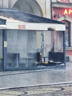 Pożar na wrocławskim Rynku. Spłonęła część restauracji [ZDJĘCIA] - 0