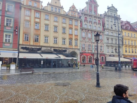 Pożar na wrocławskim Rynku. Spłonęła część restauracji [ZDJĘCIA] - 1
