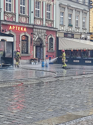 Pożar na wrocławskim Rynku. Spłonęła część restauracji [ZDJĘCIA] - 2