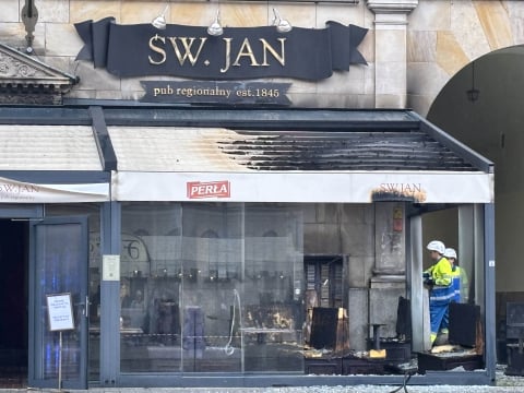 Pożar na wrocławskim Rynku. Spłonęła część restauracji [ZDJĘCIA] - 3