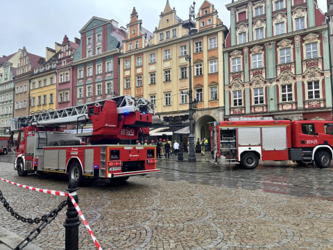 Pożar na wrocławskim Rynku. Spłonęła część restauracji [ZDJĘCIA] - 4
