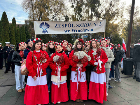 Radosna Parada Niepodległości. Tak Wrocław świętuje 11 listopada [ZDJĘCIA] - 10