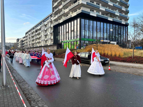 Radosna Parada Niepodległości. Tak Wrocław świętuje 11 listopada [ZDJĘCIA] - 12