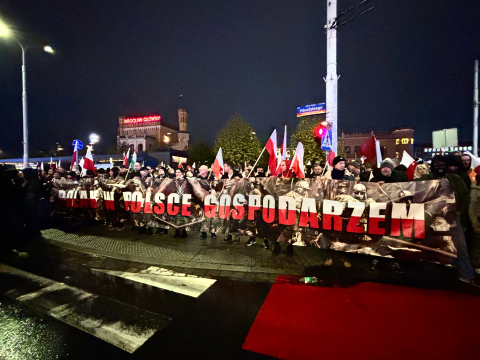Marsz niepodległości we Wrocławiu. Tegoroczne hasło to "Nigdy więcej wojny" - 6