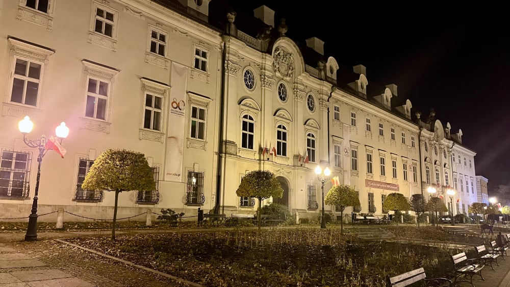 Politechnika z nowym kierunkiem w Jeleniej Górze. Będzie związany z okolicznym odwiertem termalnym - Politechnika Wrocławska otwiera nowy kierunek w jeleniogórskiej filii. Będzie związany m.in z ogromnym odwiertem termalnym.