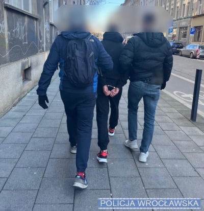Brutalny atak na trzech przypadkowych mieszkańc&oacute;w Wrocławia. 31-latek usłyszał zarzuty