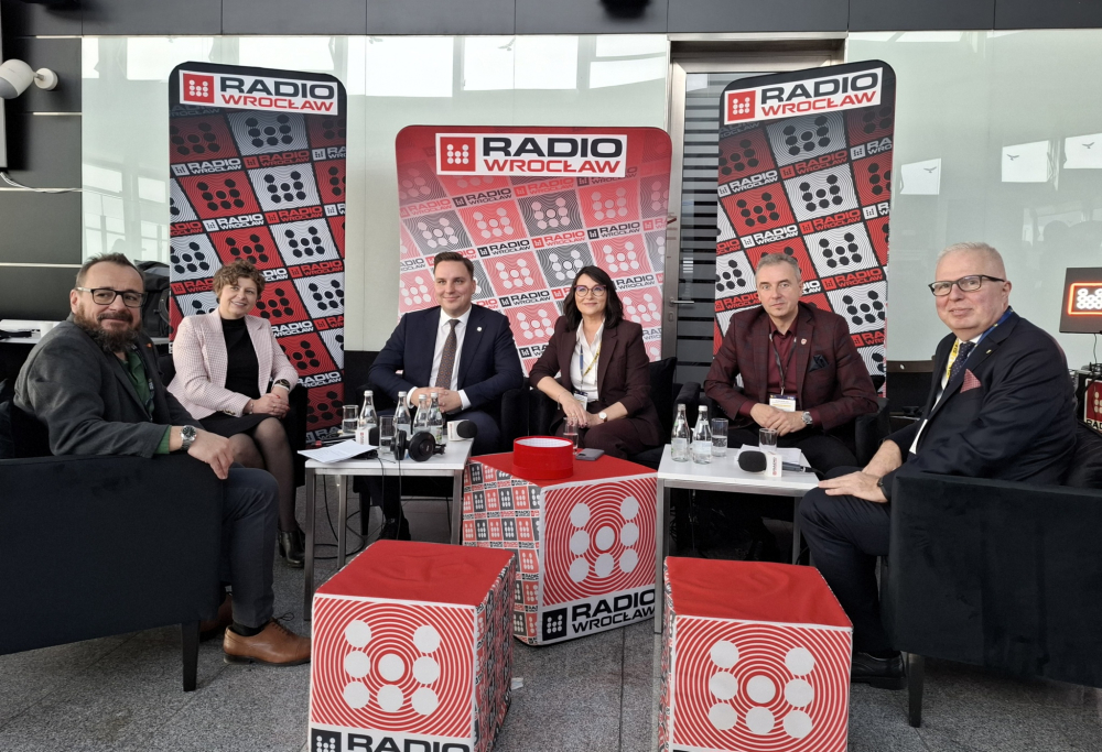 Czy samorządy Dolnego Śląska mają środki na kluczowe inwestycje? Debata Radia Wrocław na Dolnośląskim Kongresie Samorządowym – Debata Radia Wrocław o znaczeniu samorządu w budowaniu bezpieczeństwa państwa.