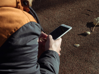 Ładunek wybuchowy w reklam&oacute;wce pod sklepem? 19-latek na długo zapamięta ten telefon