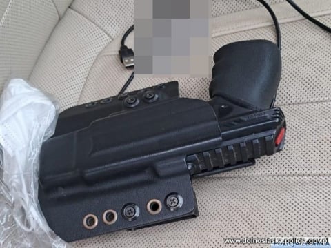 Rozbito grupę przestępczą, zatrzymano 19 osób. W tle sutenerstwo i handel narkotykami - 5