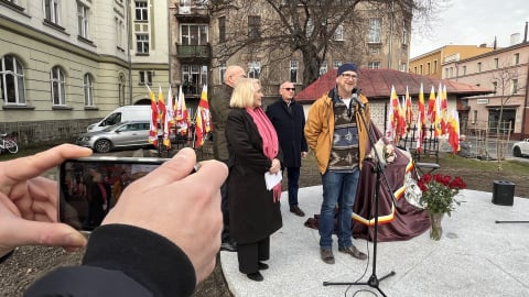 Legenda jeleniogórskiego teatru doceniona. Powstał pomnik Aliny Obidniak - 7