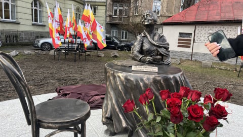 Legenda jeleniogórskiego teatru doceniona. Powstał pomnik Aliny Obidniak - 2