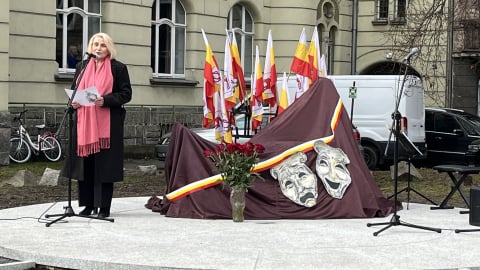 Legenda jeleniogórskiego teatru doceniona. Powstał pomnik Aliny Obidniak - 3