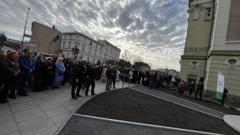 Legenda jeleniogórskiego teatru doceniona. Powstał pomnik Aliny Obidniak - 4