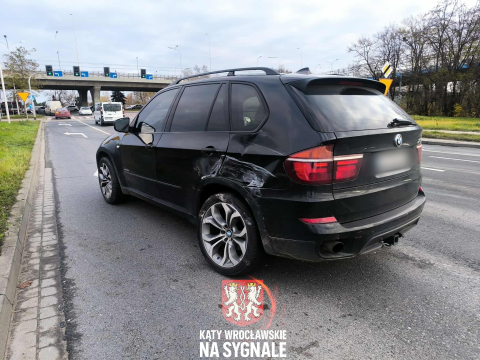 Karambol na zjeździe z AOW. Sprawca przeciął pas zieleni, zderzyło się 6 pojazdów [ZDJĘCIA] - 9