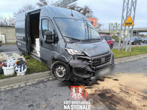 Karambol na zjeździe z AOW. Sprawca przeciął pas zieleni, zderzyło się 6 pojazdów [ZDJĘCIA] - 10