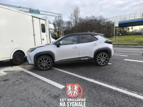 Karambol na zjeździe z AOW. Sprawca przeciął pas zieleni, zderzyło się 6 pojazdów [ZDJĘCIA] - 12