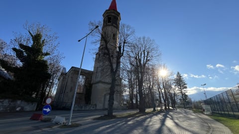 Kierowcy jeżdżą przez przystanek zamiast drogą - 0