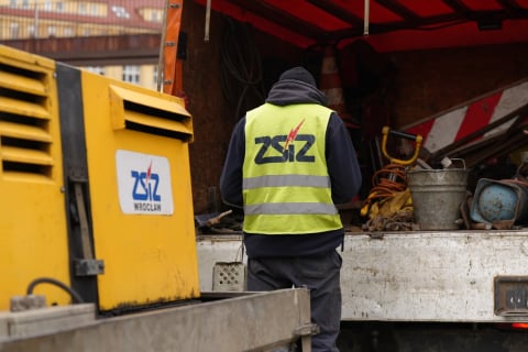 "Dzień pieszego pasażera" na Legnickiej. Tramwaj wykoleił się przed placem Jana Pawła II - 4