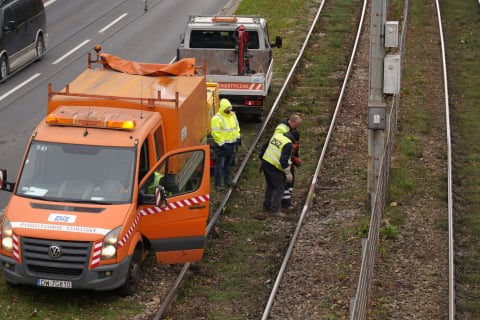 "Dzień pieszego pasażera" na Legnickiej. Tramwaj wykoleił się przed placem Jana Pawła II - 5