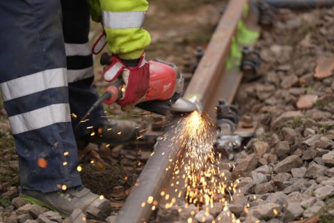 "Dzień pieszego pasażera" na Legnickiej. Tramwaj wykoleił się przed placem Jana Pawła II - 6