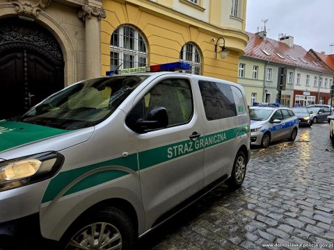 Duża akcja służb na Dolnym Śląsku. W dwa dni zatrzymano 143 osoby. W akcji 1100 policjantów - 1