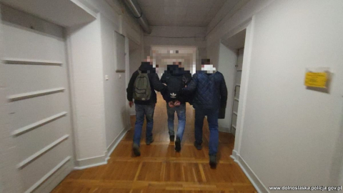Duża akcja służb na Dolnym Śląsku. W dwa dni zatrzymano 143 osoby. W akcji 1100 policjantów - 2