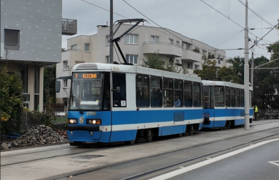 Kolejny trudny dzień dla pasażer&oacute;w MPK. Awaria na Klecinie, prace na Reymonta
