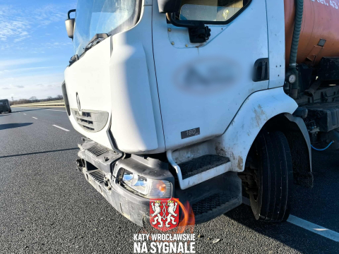 Utrudnienia po zderzeniach na A4 i AOW. "Kierowca może mówić o ogromnym szczęściu" - 2