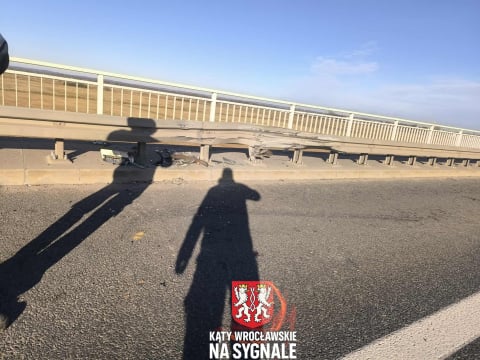 Utrudnienia po zderzeniach na A4 i AOW. "Kierowca może mówić o ogromnym szczęściu" - 3