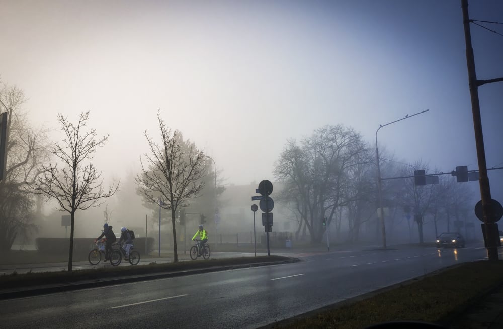 Silne mgły i oblodzenia na Dolnym Śląsku. IMGW ostrzega kierowców. Gdzie musimy szczególnie uważać? - Mgły mogą pojawić się w sześciu dolnośląskich powiatach.