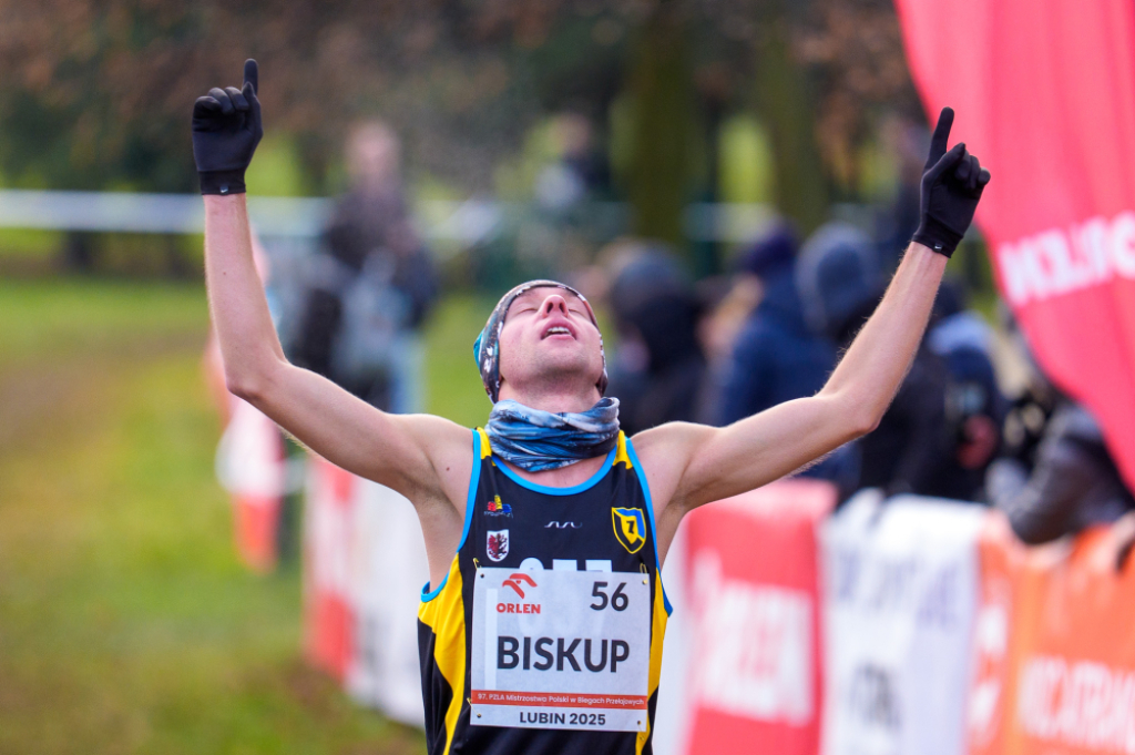 Triumfy faworytów w przełajowych mistrzostwach Polski w Lubinie - Na najdłuższym męskim dystansie wśród seniorów triumfował Marcin Biskup