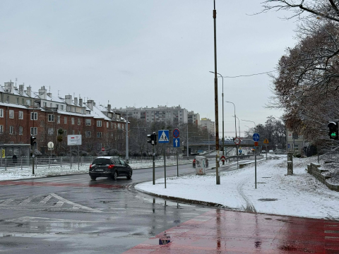 "Czy ktoś widział piaskarki?”. Śnieg paraliżuje dolnośląskie drogi, cztery osoby zginęły na trasie S8 - 10