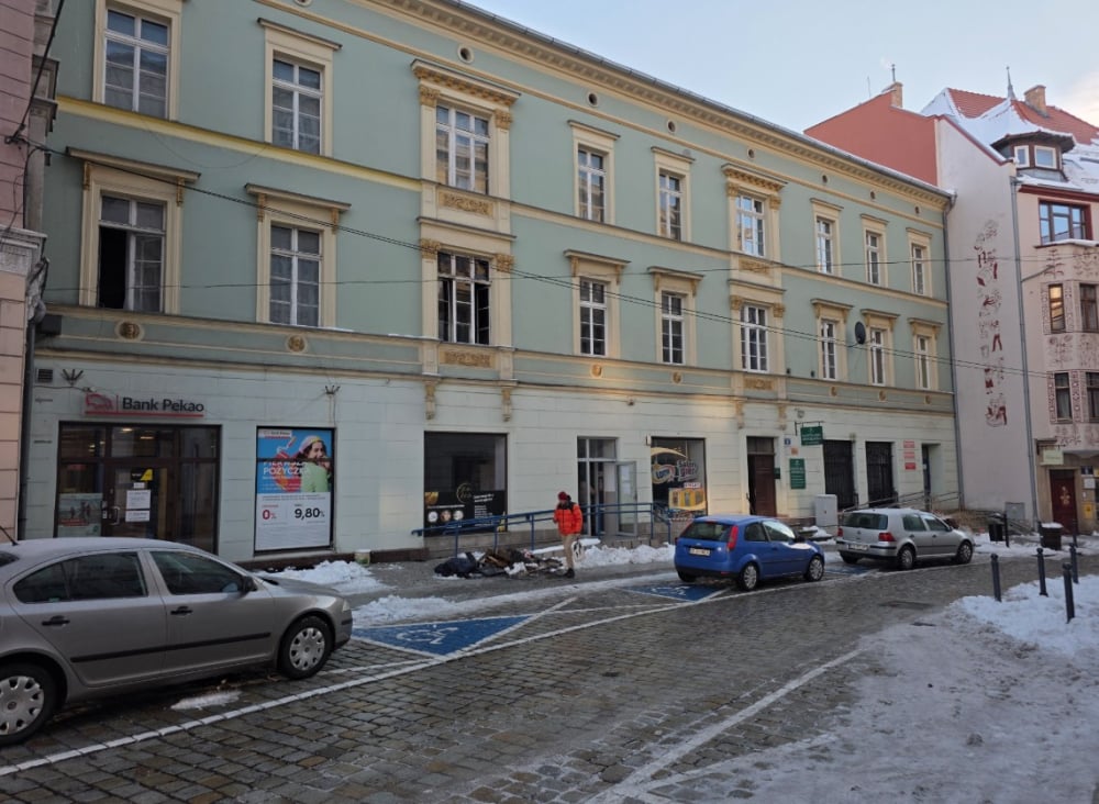 Tragiczny pożar w Wałbrzychu. Paliła się kamienica przy ul. Sienkiewicza – Kamienica przy ul. Sienkiewicza w Wałbrzychu.