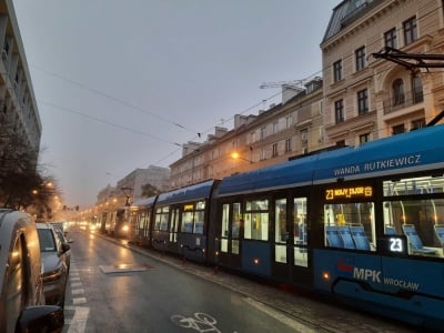 Duże utrudnienia w centrum Wrocławia. Nie kursują tramwaje w kierunku Dworca Gł&oacute;wnego
