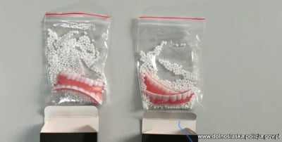 Plastikowe zęby zamiast protez. Sprzedający oszukał 78-letniego seniora