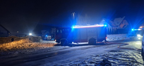 Wyciek gazu i ewakuacja 60 osób w Jeleniej Górze. Koparka uszkodziła gazociąg - 0