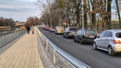 Paraliż komunikacyjny na Swojczycach trwa. W korkach stoją też autobusy i... śmieciarki