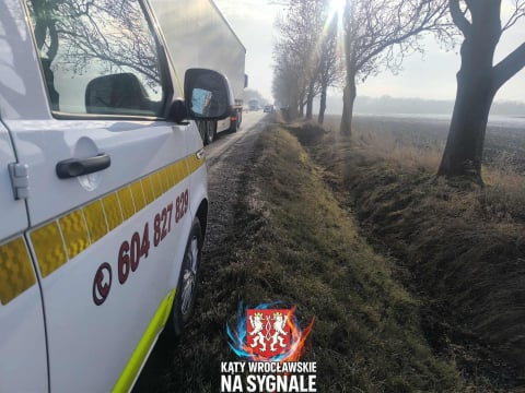 Ciężarówka wypadła z trasy na DK8. Długie korki pod Wrocławiem [ZDJĘCIA] - 0