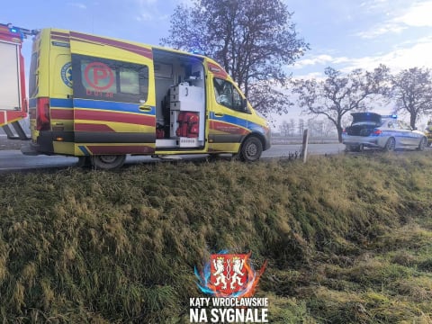 Ciężarówka wypadła z trasy na DK8. Długie korki pod Wrocławiem [ZDJĘCIA] - 2